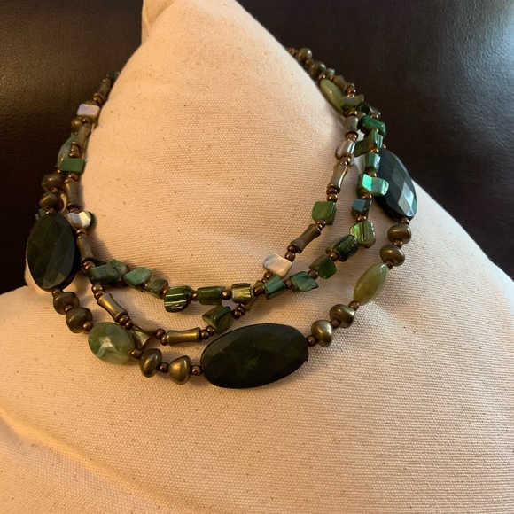 Green Statement Necklace - Picture 2 of 2